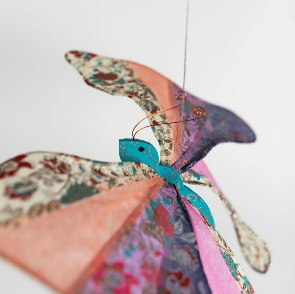 **SOLD** Set of Silk Paper Butterflies Mobil BNWT - Picture 2 of 7